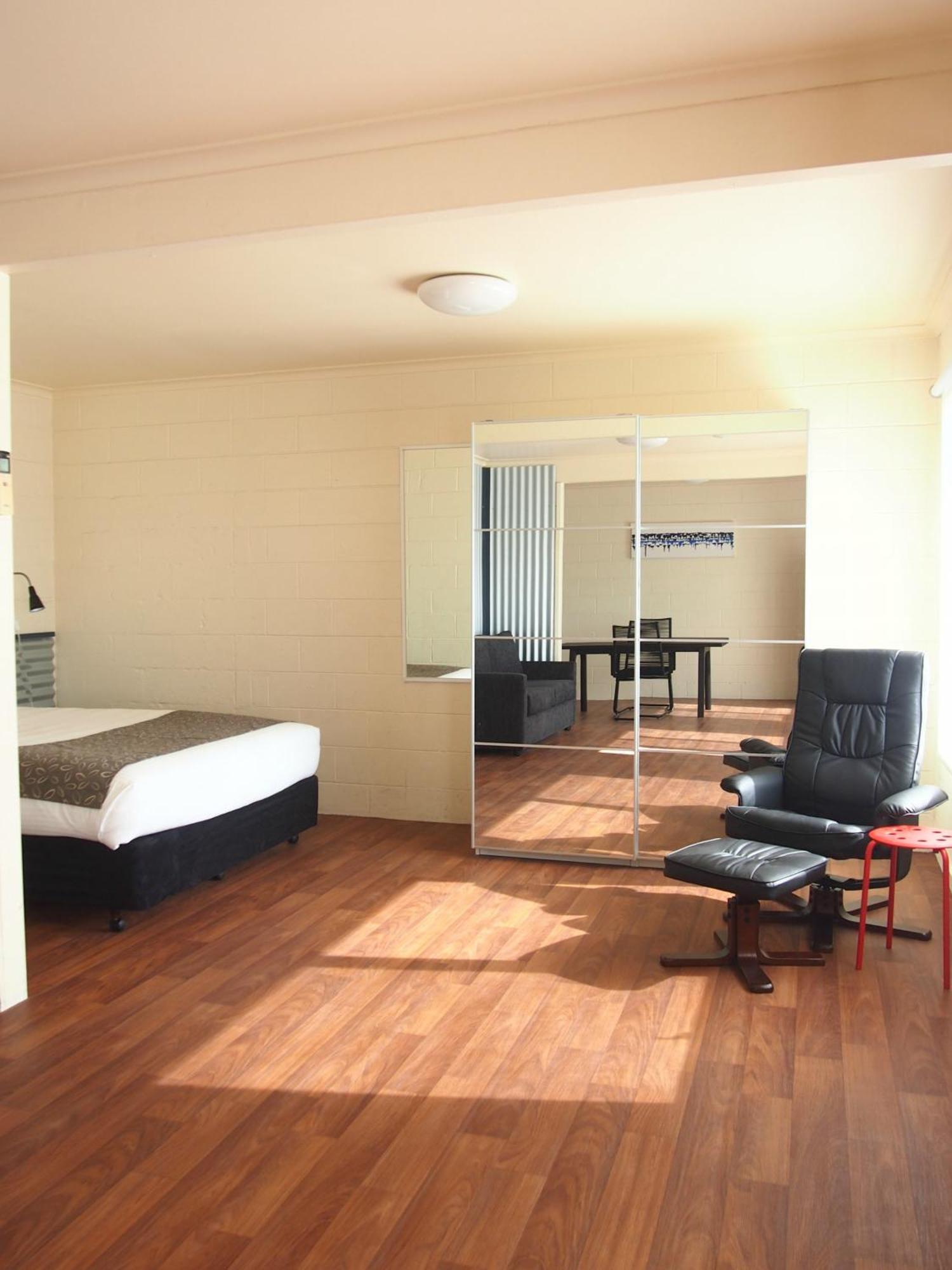 Siesta Central Apartments Sale Bilik gambar